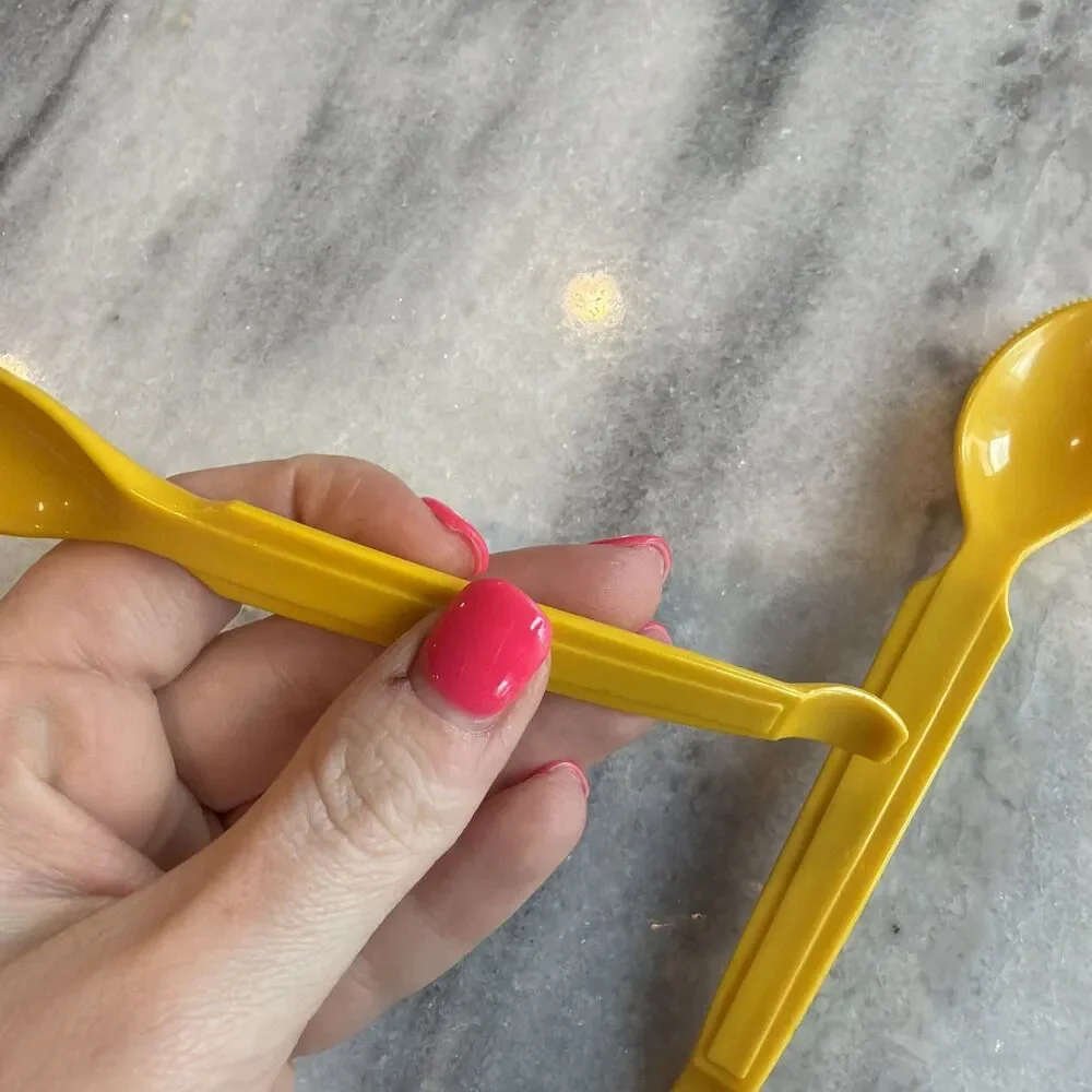 Tupperware‎ Serrated Grapefruit Spoons Scoop Peeler Yellow Set Of 2
